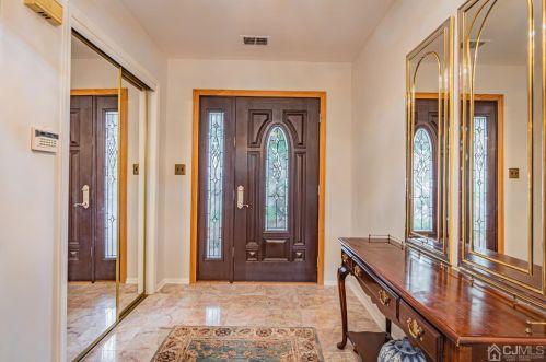 7 Meredith Rd, Edison NJ 08817-2231 exterior