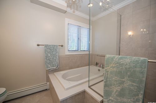 60 Buttonwood Dr, Huntington Station NY 11746-4803 exterior