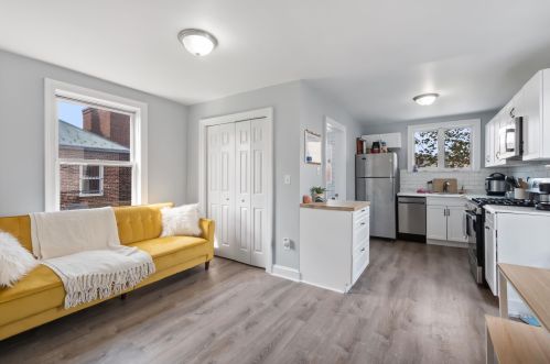 542 42nd St, Union City, NJ 07087-2607