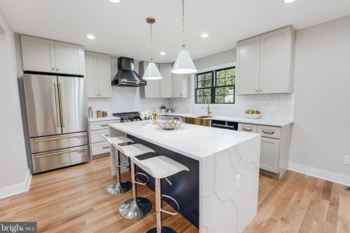 1505 Crestwood Dr, Alexandria VA  22302-2303 exterior