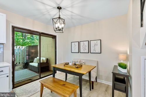 12124 Captiva Ct, Herndon VA 20191-1205 exterior