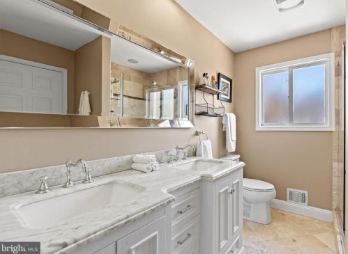 8213 Cooper St, Alexandria VA 22309-1052 exterior