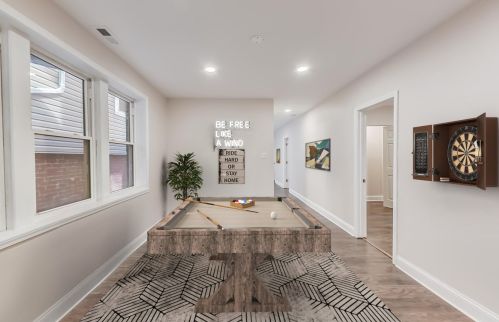 8740 Escanaba Ave, Chicago IL  60617-3115 exterior