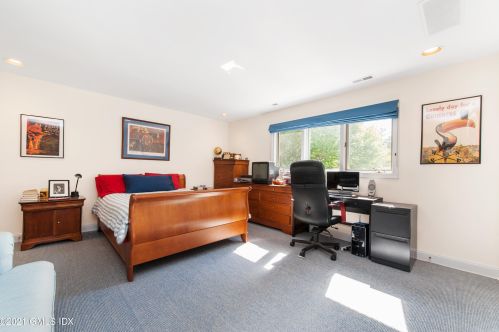 158 Clapboard Rdg Rd, Greenwich CT 06831-3351 exterior