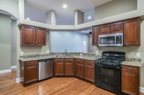 8028 Hampton Lake Dr, Tampa FL  33647-3558 exterior