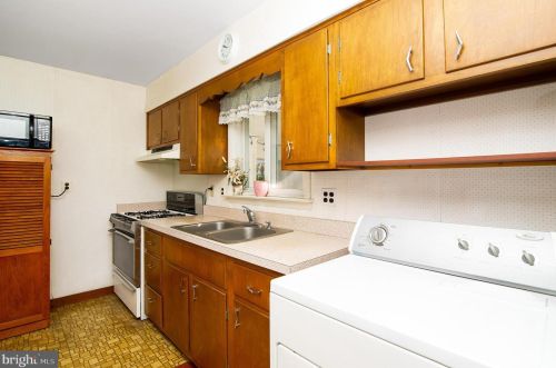 26 Sta Ave, Somerdale NJ 08083-1314 exterior