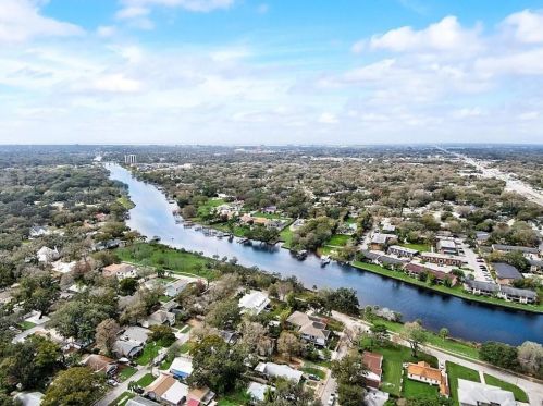 309 Crest Ave, Tampa FL 33614-6709 exterior