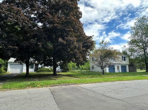 2 Enfield St, Enfield CT 06082-3653 exterior