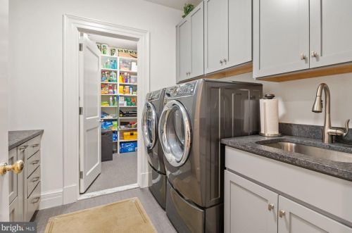 2735 Cathedral Ave, Washington DC  20008-4119 exterior