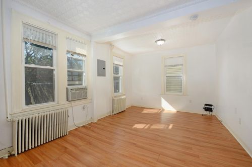 321 St, Union City NJ 07087-4014 exterior