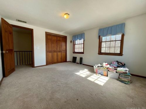 254 Jobs Hl Rd, Ellington CT 06029-2209 exterior