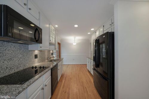 10618 Great Arbor Dr, Rockville MD 20854-4220 exterior