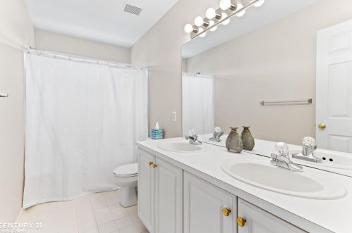 1050 Pointe Pl Blvd, Rochester MI 48307-1794 exterior