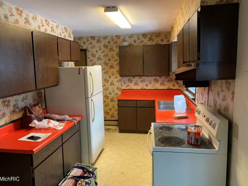 1322 Colburn Ave, Big Rapids MI 49307-1618 exterior