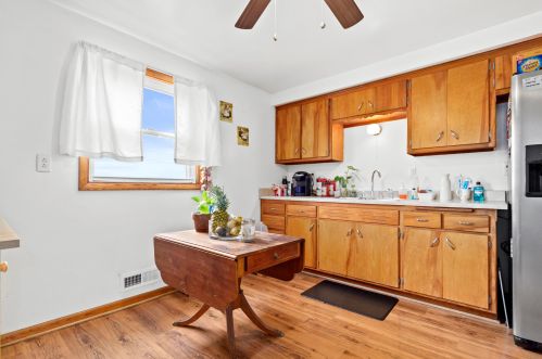 4459 20th St, Milwaukee, WI 53209-6338