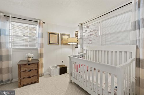 5608 Helmsdale Ln, Alexandria VA 22315-4137 exterior