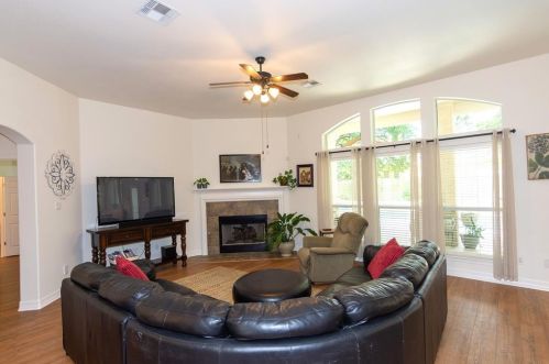 12504 Emerald Oaks Dr, Austin TX 78748 exterior