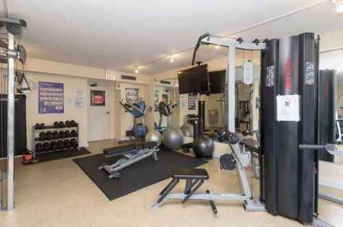 50 Bellevue Pl, Chicago IL  60611-1129 exterior