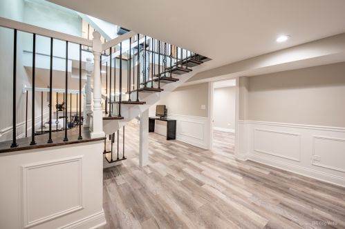 7616 Luella Ave, Chicago IL 60649-4108 exterior