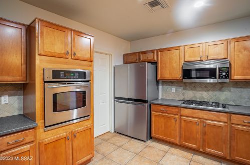 8154 Painted Feather Dr, Tucson AZ  85743-7418 exterior