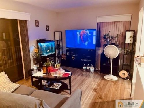 4401 Birchwood Ct, New Brunswick NJ 08902-3919 exterior