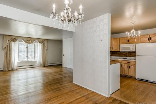 93 Sheridan Rd, Enfield CT 06082-4127 exterior