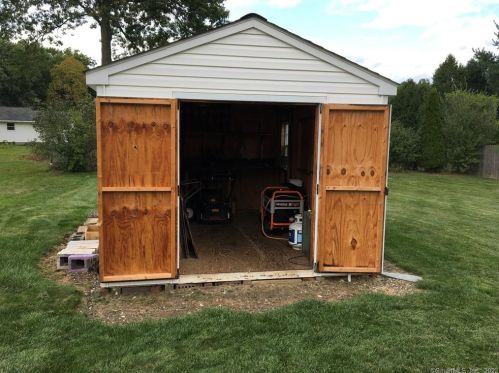 25 Pearl St, Windsor Locks CT 06096-1421 exterior