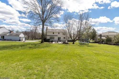 10 Greensview Dr, Scotch Plains NJ 07076-2708 exterior