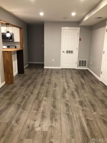 326 College Dr, Edison NJ 08817-5955 exterior