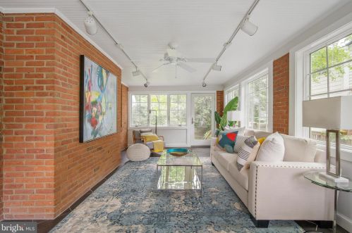 1524 Red Oak Dr, Silver Spring MD 20910-1549 exterior