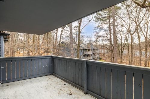 2957 Oaktop Cir, Greensboro NC 27410-8409 exterior