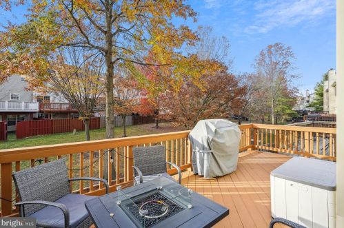 6607 Kelsey Pt Cir, Alexandria VA 22315-5528 exterior