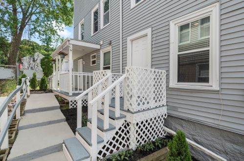 47 Paradis Ave, Woonsocket, RI 02895-4606