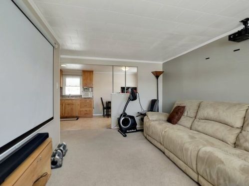 6 Arnold Ln, Commack NY 11725-3901 exterior