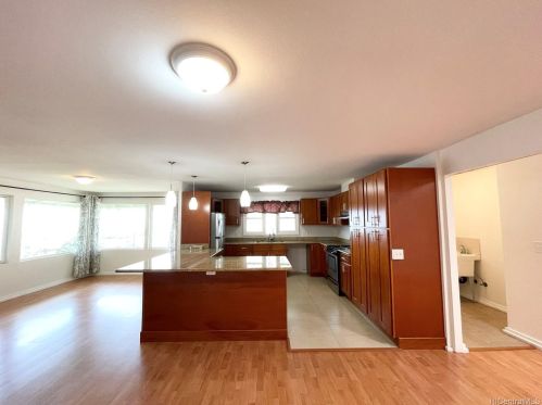 1601 Kealia Dr, Honolulu HI 96817-2077 exterior