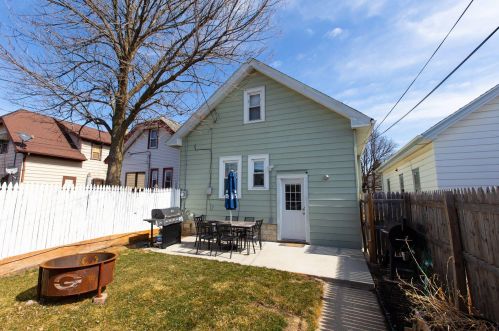 2009 68, Milwaukee WI 53213-1903 exterior