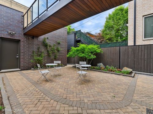 1856 Erie St, Chicago IL 60624-1074 exterior