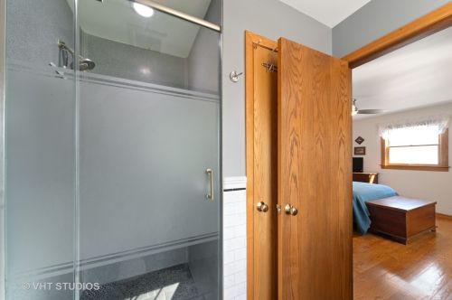 861 Saylor Ave, Elmhurst IL 60126-4303 exterior