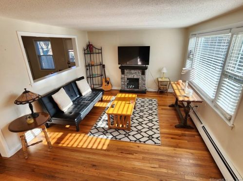 121 Loomis St, Manchester CT  06042-1947 exterior