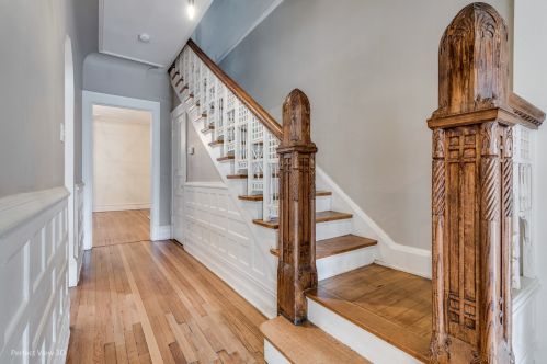 4556 Ellis Ave, Chicago, IL 60653-3616