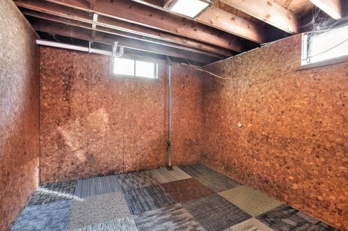 1423 Leonard St, Grand Rapids MI 49505-5552 exterior