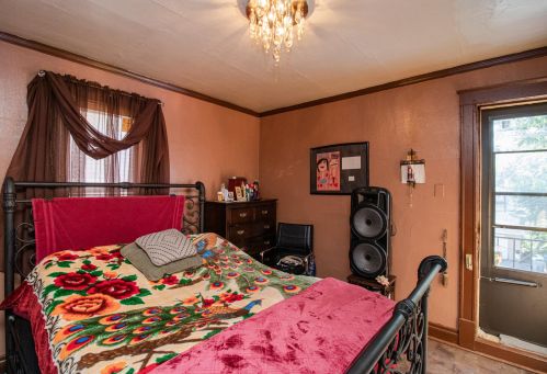 1261 36, Milwaukee WI 53215-1437 exterior