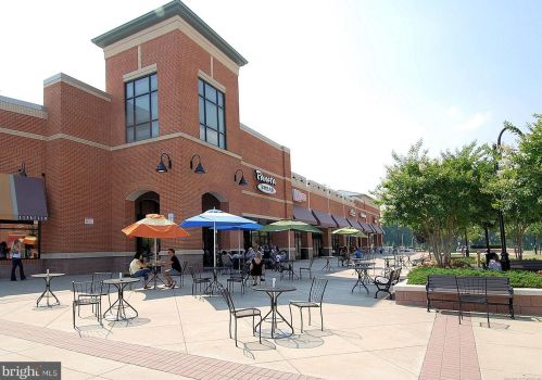 7027 Chesley Search Way, Alexandria VA 22315-4754 exterior