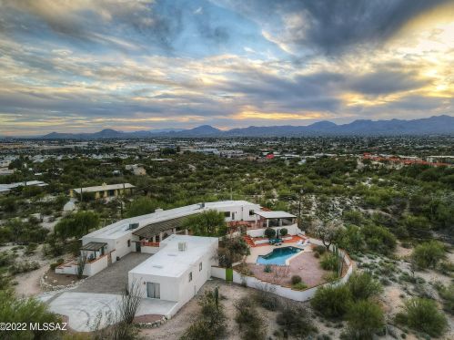 5275 Genematas Dr, Tucson, AZ 85704-5205