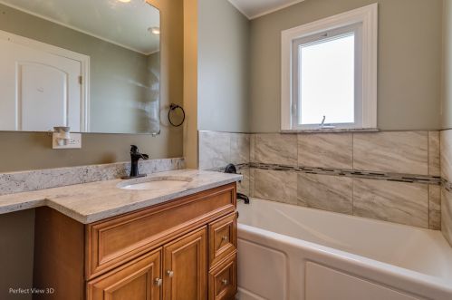 8020 Kilbourn Ave, Chicago IL 60646-5020 exterior