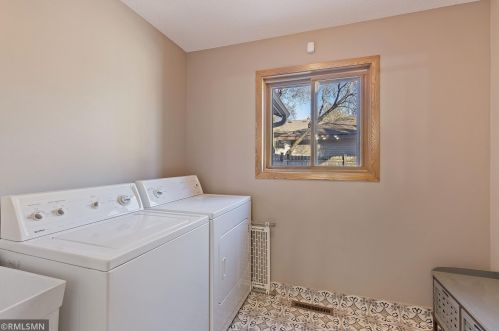 1058 Briar Crk Rd, Saint Paul MN 55123-1515 exterior