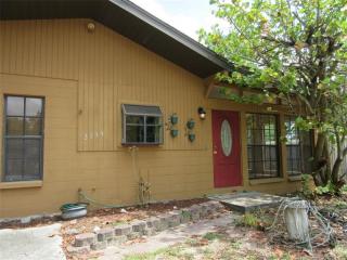 2139 Hiawatha St, Tampa, FL 33604-5763