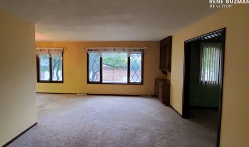 2325 Radcliff Vlg Dr, Grand Rapids MI 49546-7724 exterior