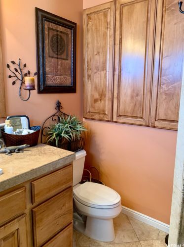 8672 Aspen Way, Sandy UT 84093-1827 exterior