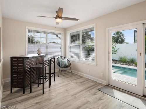 698 99 Ave, Naples FL 34108-2230 exterior